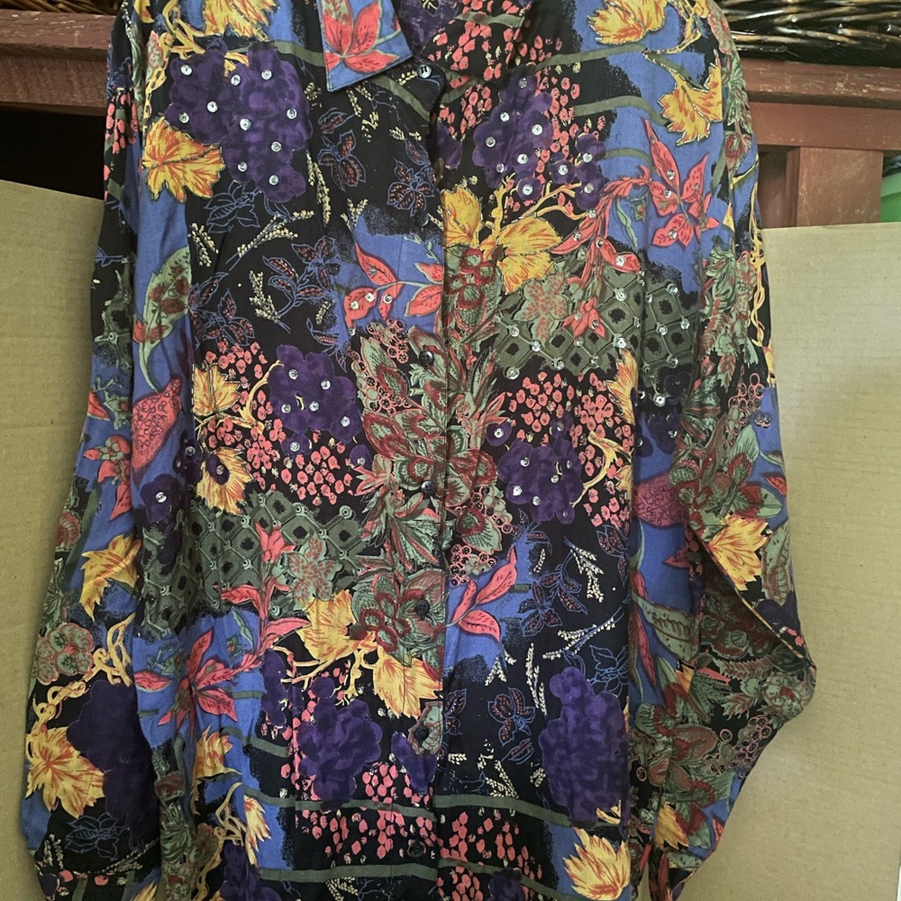 Rayon Sophisticated Ladies Tunic/Blouse by detail works. Rich jewel print size18